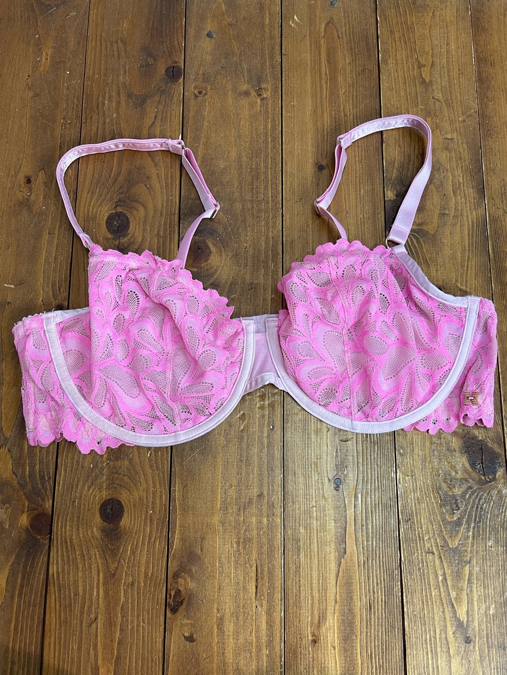 Savage x Fenty pink lace bra size 38DD